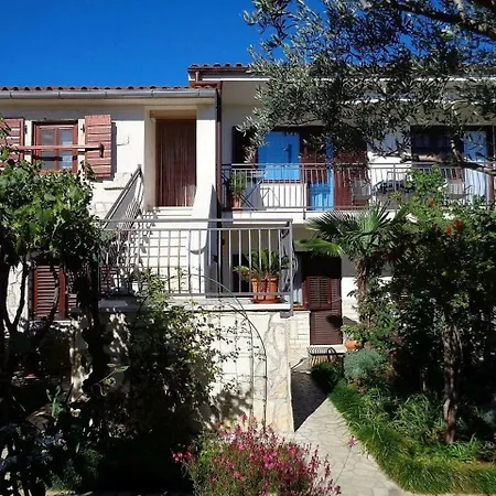 House And Apt. In Istrien 35009 *
